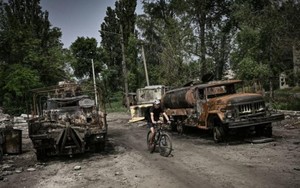 Nóng chiến sự: Nga thay đổi chiến thuật, Ukraine hứng thương vong nặng nề và hết đạn dược ở Donbass