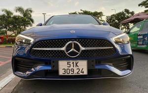 Chạy 97km, Mercedes-Benz C300 AMG 2022 đầu tiên bán lại lỗ &quot;choáng váng&quot;