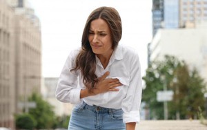 Cảnh báo: Bệnh tim ở phụ nữ khó phát hiện, có thể xuất hiện từ việc đau tay, vai, lưng, bụng...