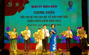 Chung khảo Hội thi ''Bí thư chi bộ tổ dân phố giỏi quận Hoàn Kiếm năm 2022''