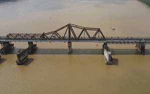 Hình ảnh Cầu Long Biên, cây cầu bằng thép lớn tuổi nhất Việt Nam &quot;bị bào mòn&quot; qua thời gian