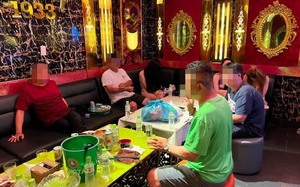 Bình Dương: 10 người thuê phòng hát karaoke để đánh bạc