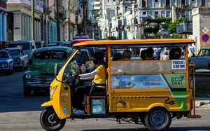 Xăng dầu khan hiếm, người dân Cuba đua nhau chuyển sang dùng xe điện