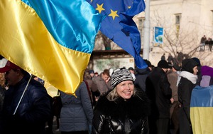 Nóng: EU giáng đòn mạnh vào Nga, đồng ý cấp tư cách ứng viên cho Ukraine, Moldova