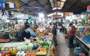 Video: Chiêu bán hàng lạ chưa từng có của tiểu thương chợ Sài Gòn