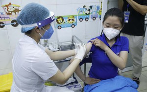 Sau tiêm 3 tháng, hiệu quả bảo vệ giảm mạnh, người dân cần tiêm vaccine Covid-19 mũi 3, mũi 4