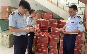 Hàng nghìn gói ô mai không hóa đơn chứng từ bị bắt "nóng" ở tỉnh biên giới Lào Cai