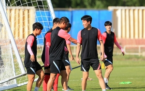 U23 Hàn Quốc tập luyện đấu U23 Việt Nam: Bí ẩn chai nước uống đặc biệt