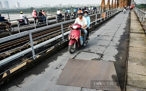 Đề nghị cấm xe ba gác lên cầu Long Biên 