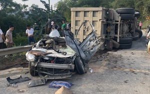 Vụ xe tải chở đất lật đè chết 3 người trong xe con: Chủ xe cơi nới thùng có bị xử lý?