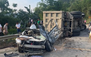 Vụ xe chở đất đè xe con 4 chỗ, 3 người chết ở Hòa Bình: Lái xe bị tạm giữ đã khai gì?