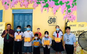 Quỹ Phát triển Tài năng Việt của Ông Bầu trao học bổng cho học sinh giỏi vượt khó trên địa bàn TP.HCM