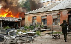 Nóng chiến sự: Ukraine dội mưa tên lửa Grad xuống Donetsk