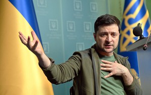 Tổng thống Zelensky thừa nhận Ukraine không thể tấn công trên chiến trường, thua Nga về thứ này