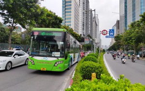 Hà Nội: Ngán ngẩm cảnh chung đường với xe buýt nhanh BRT