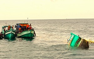 Vụ tàu cá chìm trên biển: Tìm thấy thi thể ngư dân mắc kẹt trong cabin