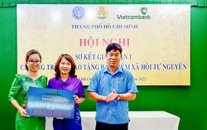  Vietcombank TP. Hồ Chí Minh, ủng hộ đoàn viên khó khăn tham gia bảo hiểm y tế 2,2 tỷ đồng