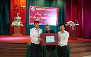 Phó Chủ tịch T.Ư Hội NDVN Nguyễn Xuân Định thăm, tặng quà TT Điều dưỡng thương binh Thuận Thành
