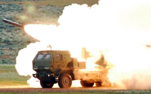 Vì sao siêu pháo phản lực Mỹ HIMARS khiến các tướng Nga 'toát mồ hôi' trên chiến trường Ukraine?