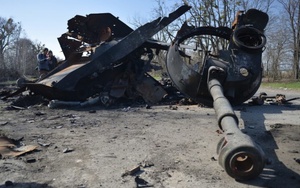  Xe tăng tối tân của Nga bị lính dù Ukraine hạ gục dễ dàng