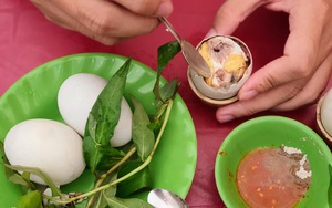 Sài Gòn quán: Quán hột vịt lộn nổi tiếng nhất khu nhà giàu Thảo Điền, 10 trứng úp mề như một