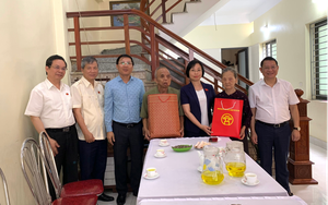Đoàn đại biểu Quốc hội Hà Nội thăm gia đình chính sách ở huyện Mê Linh