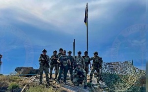 Đặc nhiệm Ukraine đổ bộ, khẳng định quyền kiểm soát đảo Rắn