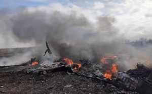 Chiến sự Ukraine: Video khoảnh khắc chiến đấu cơ Nga bốc cháy, 'hóa thành' quả cầu lửa lao xuống đất