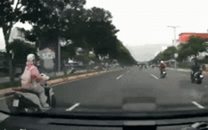 Clip NÓNG 24h: Xử phạt cô gái chạy xe máy tạt đầu ôtô trên đường Phạm Văn Đồng, TP. HCM