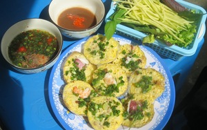 Sài Gòn quán: Bánh căn Phan Rang mộc mạc bên đường tàu