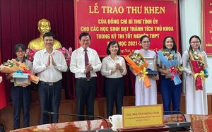 Đồng Nai: Bí thư tỉnh tặng thưởng cho các thủ khoa năm 2022