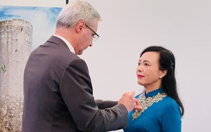 PGS.TS Nguyễn Thị Kim Tiến, nguyên Bộ trưởng Bộ Y tế nhận Huân chương Bắc đẩu Bội tinh lần 2 