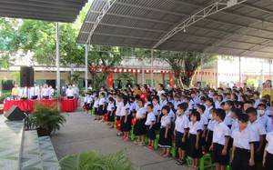 TP.HCM: Học sinh được nghe kể chuyện về tấm gương đạo đức Hồ Chí Minh trong chào cờ đầu tuần