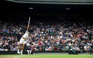 Wimbledon 2022: Loại "hiện tượng" Van Rijthoven, Djokovic vào tứ kết