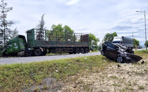 Ô tô con đấu đầu xe tải ở Quảng Bình làm 3 người tử vong, 2 người bị thương nặng đi sai phần đường