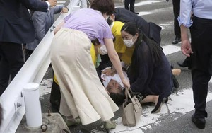 Clip: Cựu Thủ tướng Nhật Bản Shinzo Abe bị bắn vào ngực