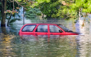 Mưa ngập đường: Những bộ phận nào của xe dễ hỏng?