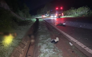 Sơn La: Xe máy va chạm với xe ô tô khách trên Quốc lộ 6, 3 người tử vong