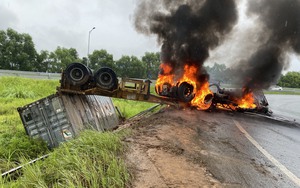 Xe đầu kéo đâm vào lan can rồi bốc cháy trên cao tốc Hà Nội – Hải Phòng