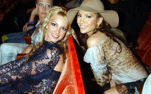 Jennifer Lopez ủng hộ Britney Spears