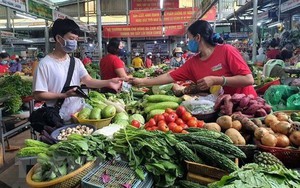 Chợ truyền thống Việt trong bài toán giá "tăng nhanh giảm chậm"