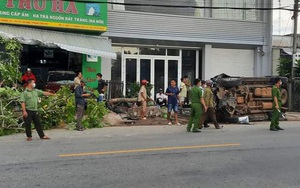 Xe ô tô 7 chỗ đâm đổ cây xanh trước nhà dân làm một người tử vong