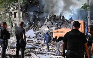 Ukraine tuyên bố Kharkov bị tấn công dữ dội chưa từng thấy, xe tăng Nga trúng lựu đạn bốc cháy ngùn ngụt