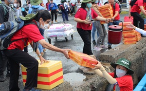 Mang niềm vui đến với học sinh xã đảo trước ngày tựu trường