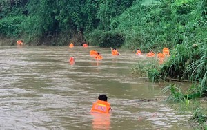 Lào Cai: Tìm thấy cháu bé mất tích nghi bị ngã xuống suối 2 ngày trước