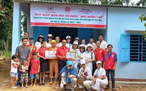 Quảng Nam: Trao nhà tình nghĩa và 10 xe đạp mới cho học sinh khó khăn trước thềm năm học mới