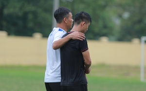 SLNA đấu Hà Nội FC, HLV Nguyễn Huy Hoàng gặp riêng Phan Văn Đức