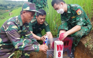 Khảo sát 2 mốc và sơn 11 cọc dấu tuyến biên giới Việt Nam- Lào