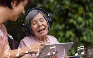 Liệu pháp mới bằng âm nhạc giúp điều trị hội chứng sa sút trí tuệ