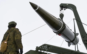 Kiev tuyên bố Nga đang cạn tên lửa Kalibr, Iskander, Moscow rút tổ hợp S-300 ở Syria chuyển tới Ukraine